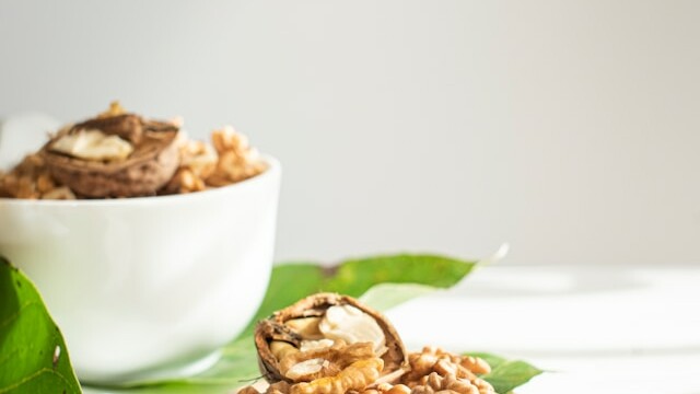 Walnuts Help Prevent Cataracts, Macular Degeneration